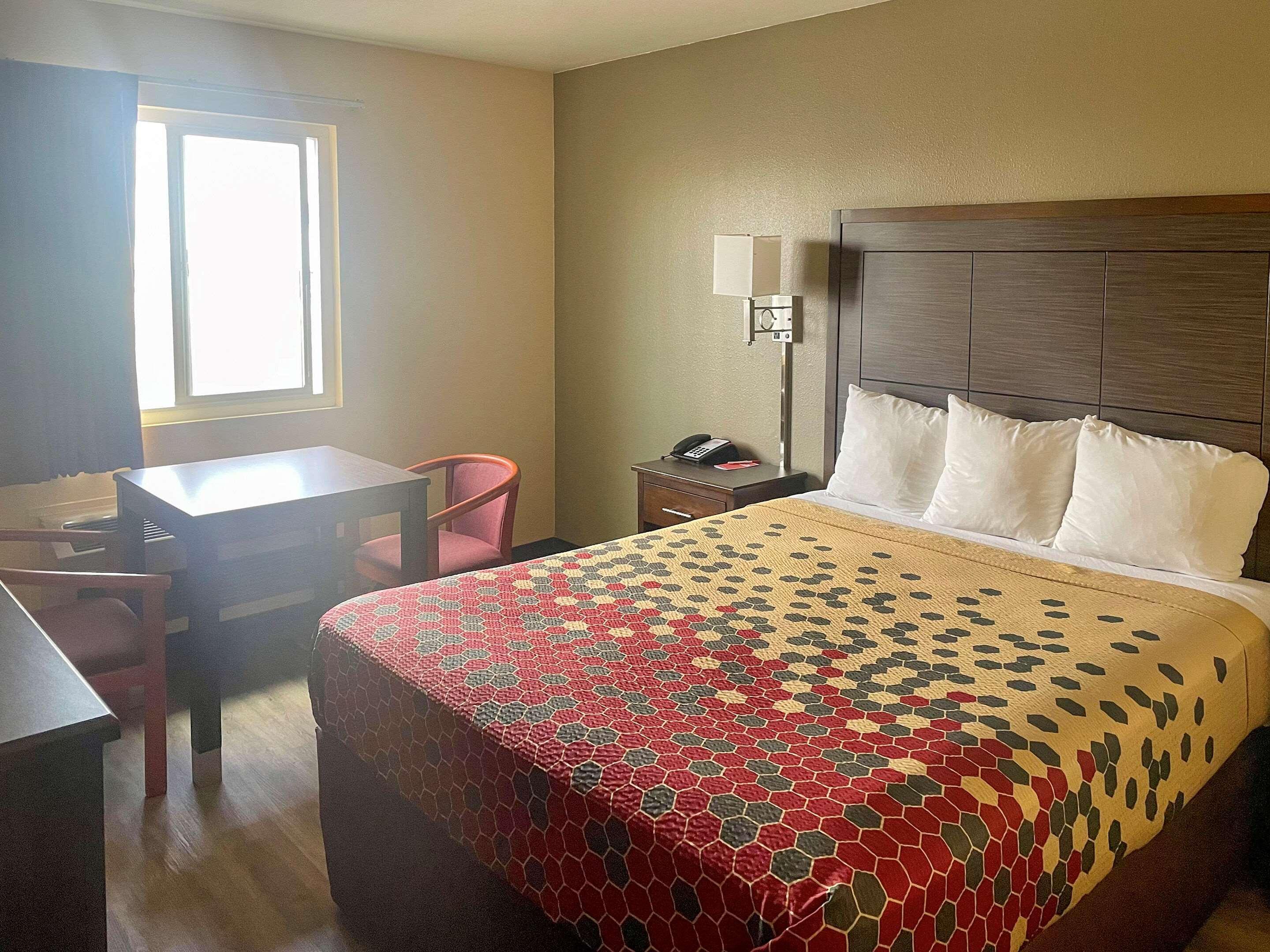 Econo Lodge Inn & Suites Corning Exteriör bild