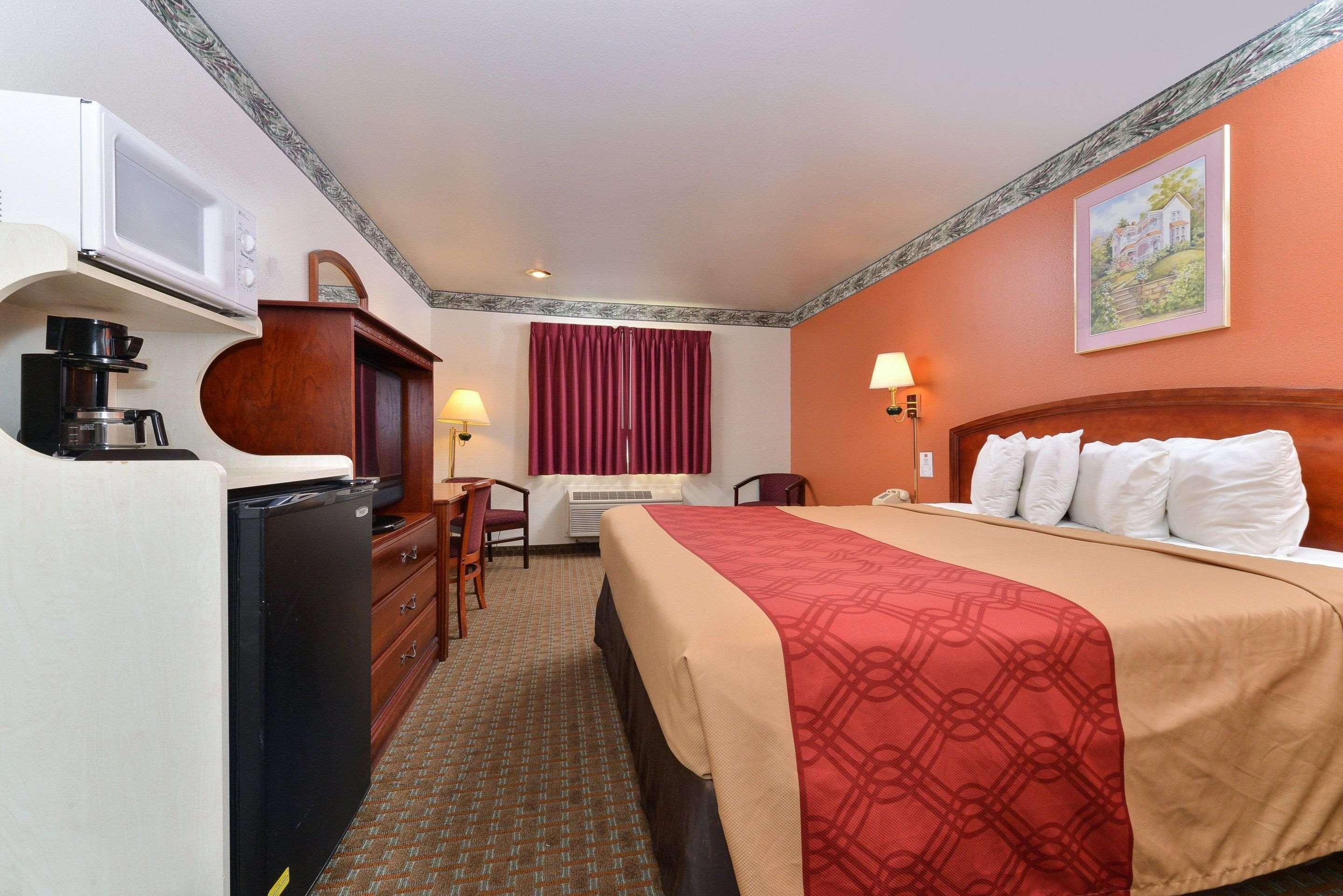 Econo Lodge Inn & Suites Corning Exteriör bild