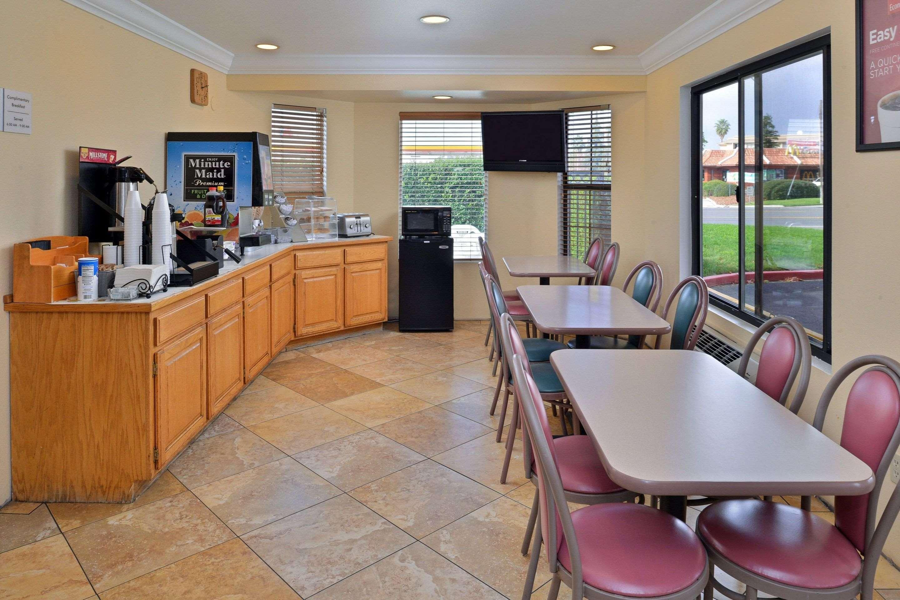 Econo Lodge Inn & Suites Corning Exteriör bild