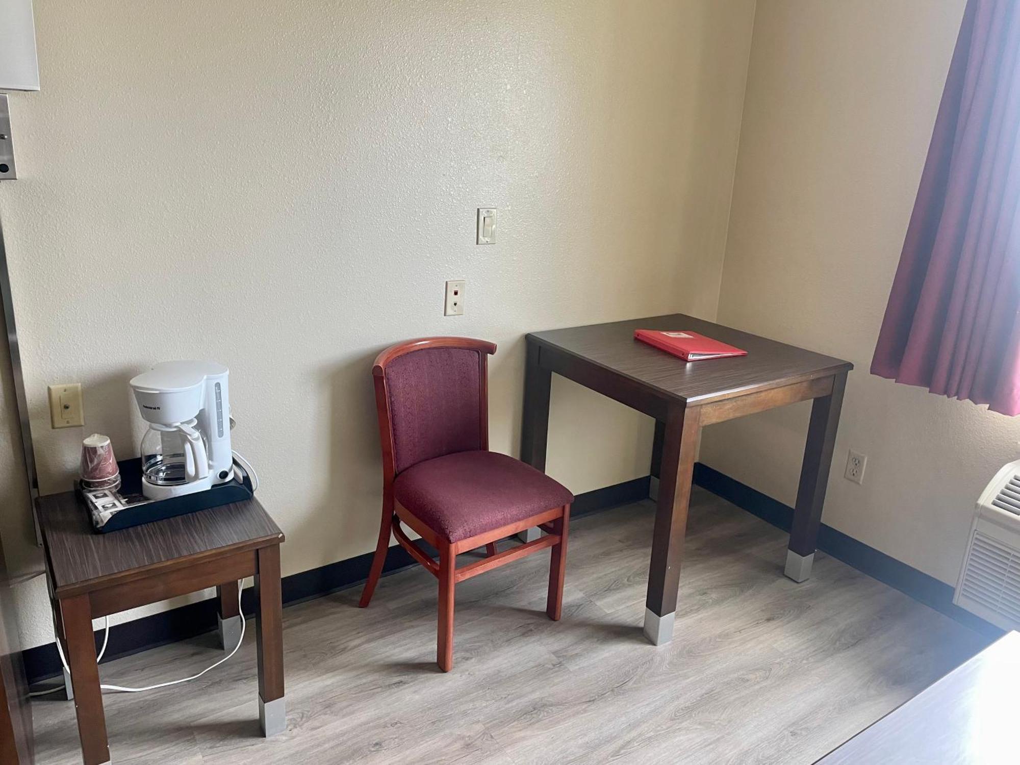 Econo Lodge Inn & Suites Corning Rum bild